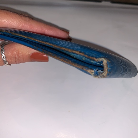 Authentic Louis Vuitton Epi Marco Wallet. Code# MI0992.  Offers are welcome 🌸 - Picture 14 of 15